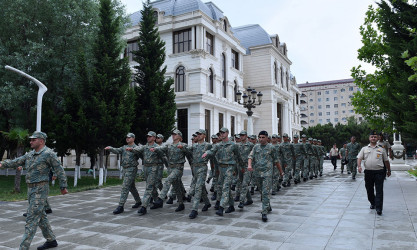 Sumqayıtda hərbçilərin təntənəli yürüşü keçirilib