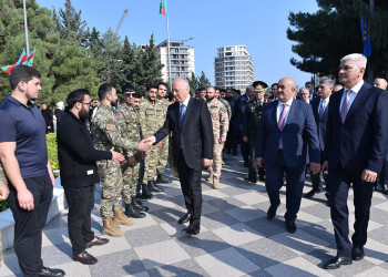 Sumqayıt Şəhidlər xiyabanında 8 Noyabr – Zəfər Günü münasibətilə tədbir keçirilib.