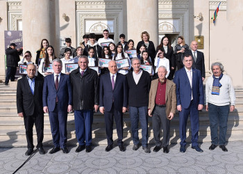 Sumqayıtda “Nəsillərin rəngli dialoqu” adlı rəsm sərgisi təşkil edilib