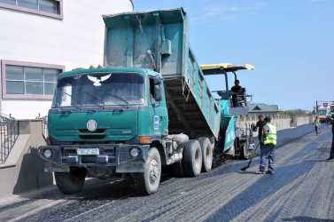 Sumqayıtda yolların asfaltlanması davam edir