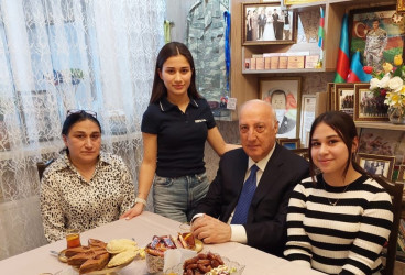 Zakir Fərəcov şəhid ailələrini ziyarət edib