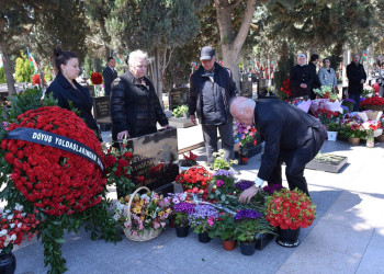 Sumqayıtda Aprel şəhidlərinin xatirəsi anılıb