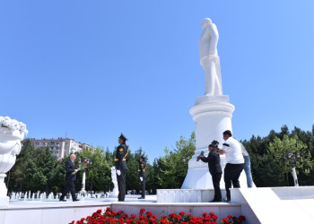 Sumqayıtda Ümummilli Lideri Heydər Əliyevin xatirəsi anılıb2